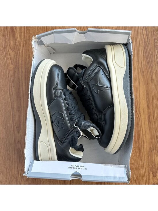 Athletic_Shoes